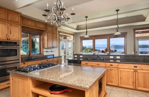Clinton Villa | Vineyard Villa Bayview Getaway. Family Friends Gathering and Kids' Fun Paradise