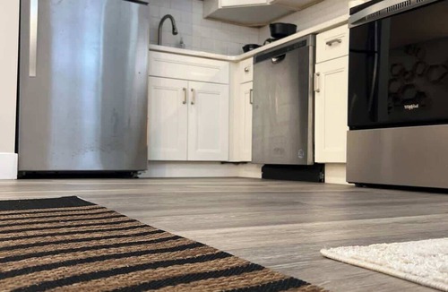 Gulph Mills Apartment | Walk Score 91 | King Bed | Desk | Free Parking
