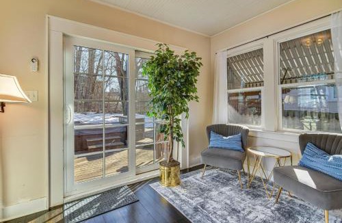 Fox River Grove House | Walk to Fox River Grove Train Station + Hot Tub!