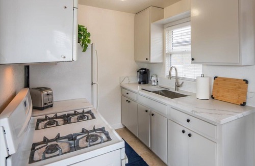 Old Town Cottage | Walk to Historic Old Town San Diego, cute 1 bedroom 1 bath, single story home.