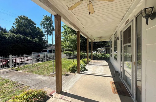 Cleveland House | Walking Downtown,Fabulous 1800sqft 2/2 with a loft room house huge kitchen charm