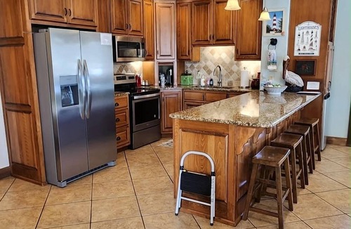 Afton House | Waterfront 3-bedroom house with dock on Monkey Island
