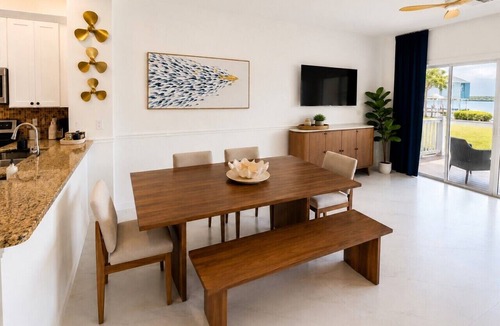Marathon Villa | Waterfront Villa in Duck Key | Sunset Views | Sleeps 6