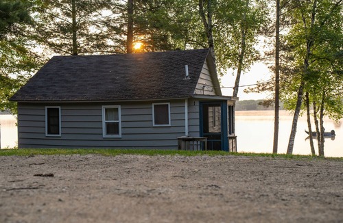 Hackensack Cabin | Webb Lake, Hackensack, Northern MN - 3 Bedroom, Sleeps 6 - Cabin #1 Blue Water