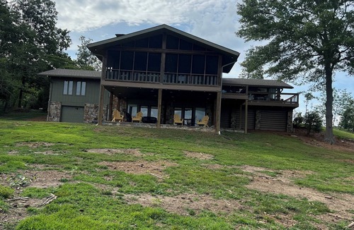 Centre House | Weiss Lake 5 bedroom house ready for your family fun of Skiing and Fishing.