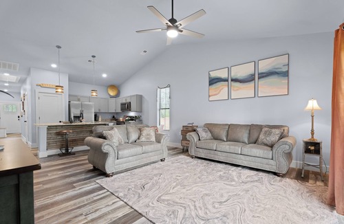 Inman House | Welcome to Sunset Haven at Lake Bowen. This is a new 3bed 2bth Pet Friendly home