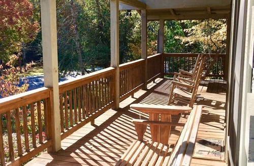 Maggie Valley Cabin | We’re open! No damage. Rank: Top1%! In heart of Maggie Valley near Skyline Drive