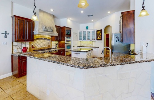 Lakeway House | Whispering Palms | House in Lakeway with a private pool & hot tub