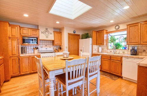 North Clairemont House | Wonderful 3 Bedroom House w/Pool Close to the beaches, Zoo, much more!