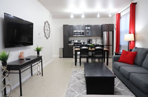 Powderhorn Apartment | Work From Here#Office and Weights Area#Fast WiFi#King Bed#Roku TVs#Keurig+Coffee