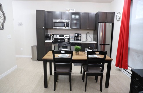 Powderhorn Apartment | Work From Here#Office and Weights Area#Fast WiFi#King Bed#Roku TVs#Keurig+Coffee