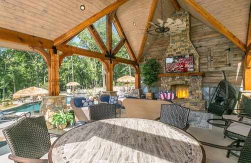 Eatonton House | WOW! 20% Off Until 2027 | Estate, Pool, Hot Tub, Boat, Fire Pit, Docks, Lake