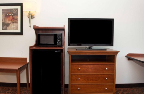 Strabane Hotel | Your Peaceful Retreat Awaits | Free Breakfast | Southpointe Town Center - 5.7 mi