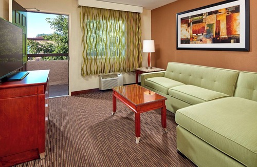 Mission Valley Hotel | Your Relaxing Getaway Awaits: Room with Pool - Close to San Diego Zoo