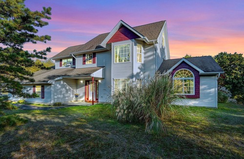 Effort House | Your Ultimate Fun Getaway, Largest Backyard in the Poconosn