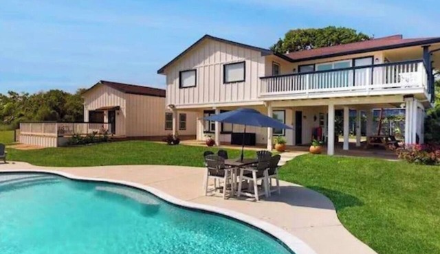 1-Acre Waterfront Estate: Private Pool, Fishing & Guest House, soccer+volleyball