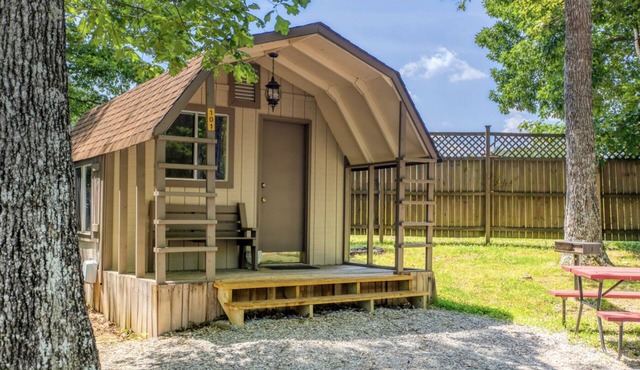 1 Room Camping Cabin - Enjoy a cabin with air conditioning and real beds!