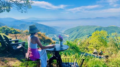 100 Mile View-Fire Pit, Romantic, Peaceful, Private in Crestline