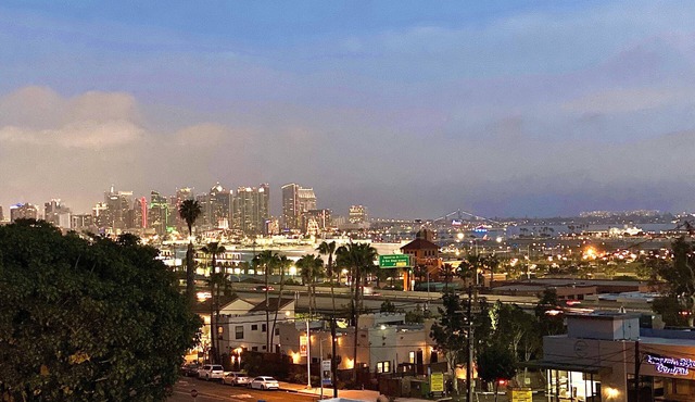 2 bed, Just a few Minutes to Airport & Old Town, Great City Skyline Views
