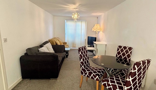 2 Bed Wolverhampton Apartment-Sleeps 5 in Wolverhampton