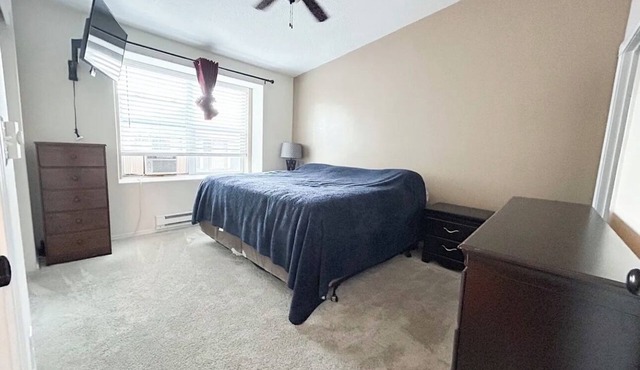 2-bedroom condo in welcoming Gresham with fitness room access in Gresham