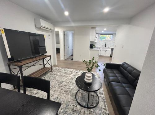 2 bedrooms & Studio near Downtown, Airport, stadiums, light rail, train