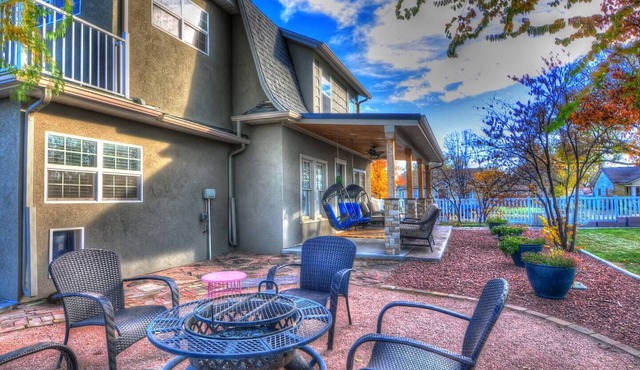2 Houses on 1 property, Downtown Oasis!