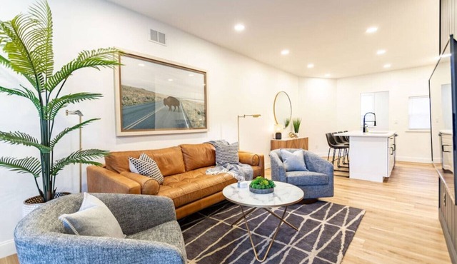 2 King Beds | Easy City Access | Easy Parking