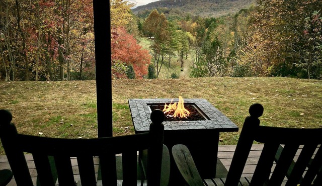 2 King Suite/Pastoral & Mtn View/Hot Tub/Wi-Fi