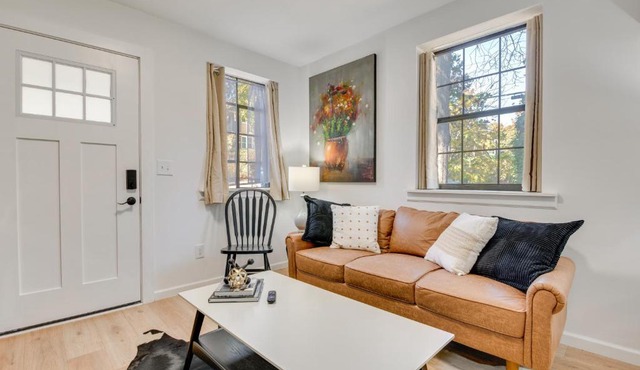2 Mi to East Atlanta Village: Cozy Studio w/Porch