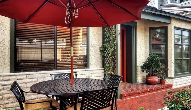 201 Ruby | Affordable Quaint Cottage Balboa Island in Newport Beach
