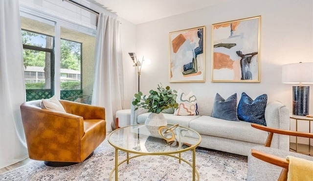 2bd/2ba Condo * Pool * Dogs Welcome * 30+ day stay