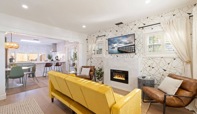 2BR+2BA | Hot Tub, Sauna, BBQ, Free Parking!