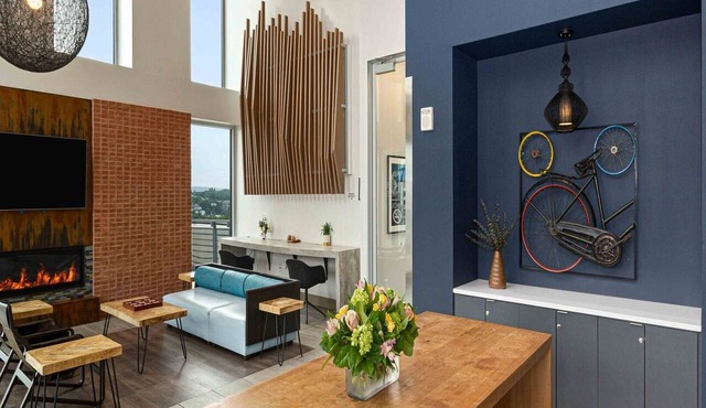 2br Deluxe Unit| Rooftop Pool | Downtown Austin
