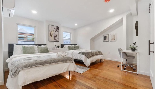 3 BDRM 2 and a Half Bath - House Private Yard Duplex
