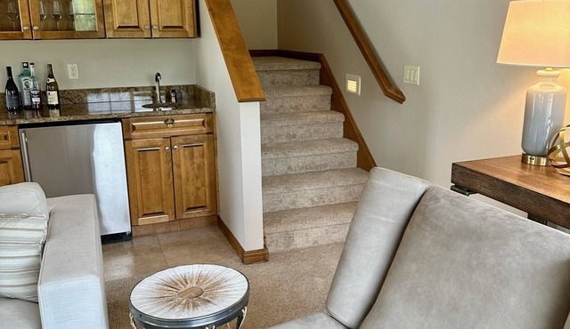3 bed/3.5 bath Fish Creek condo that sleeps 10; walking distance to beach/parks in Fish Creek