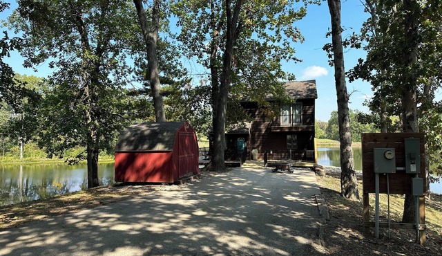 3 bedroom 2 bath sleeps 6 comfortably with the option of 8 on a dual twin daybed