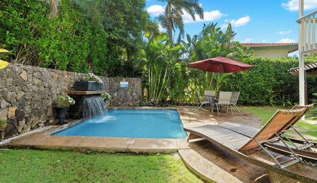 3 bedrooms with baths, air conditioning and heated pool near Grand Hyatt.