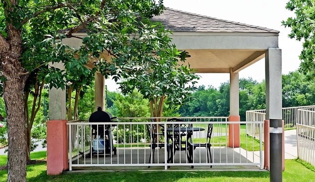 3 Pet-Friendly Suites w/Kitchen l Close to Nashville Zoo & Local Trails