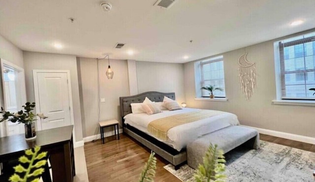 308 Cozy and warm King Bed APT in center city