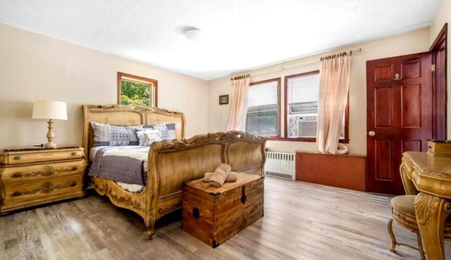 3500sqft Garden View Villa with Fire Pit near Tobyhanna Lake and Kalahari Resort