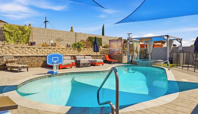 3BR Family Retreat w/Pool, Firepit & Billiards!