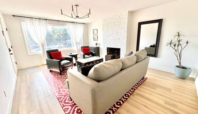 4 Bed 2 Bath House Near Everything in San Diego.