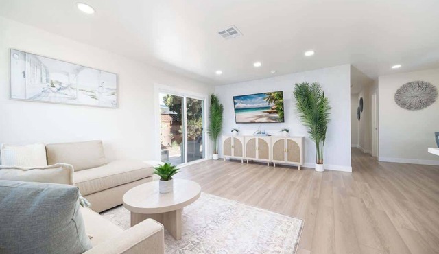 4 Miles to Beach Central and Newly Renovated