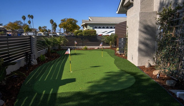 4BR Group Retreat w/Golf Green, Poker & Fire Pit