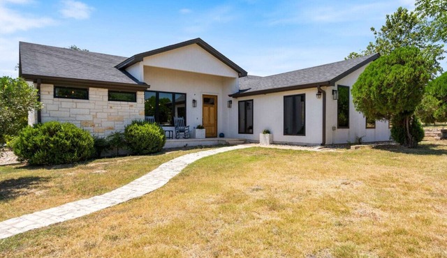 5BR Hill Country Pool Retreat Fire Pit Sleeps 12