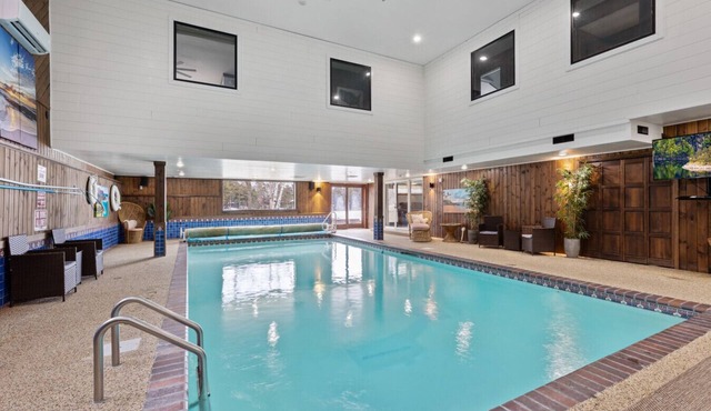 6000 Sq Feet w/Year Around Indoor Pool-King Beds