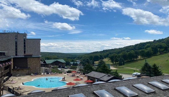 6BR Mountain Chalet with Private Deck | Sleeps 18