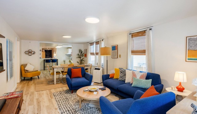 7 Min Walk to Light Rail - Direct to Stadiums, Downtown, or Bellevue, Redmond