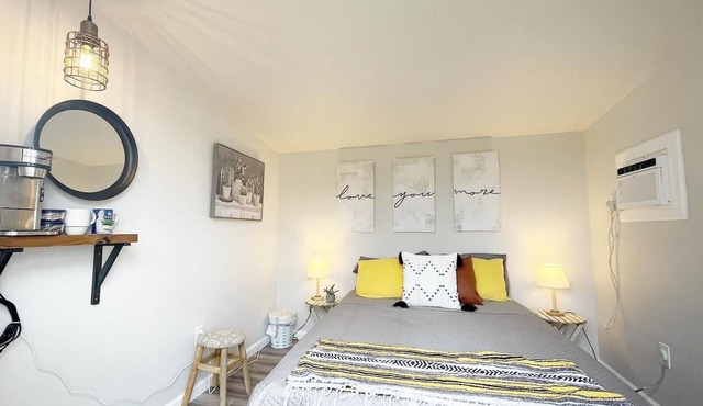 Alchemy Cabin @ 13 Acres - Stay/Shop/Yoga/Meditate